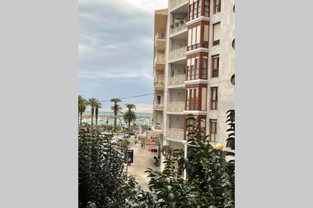 Apartamento Centrico كاسترو أورديالس المظهر الخارجي الصورة